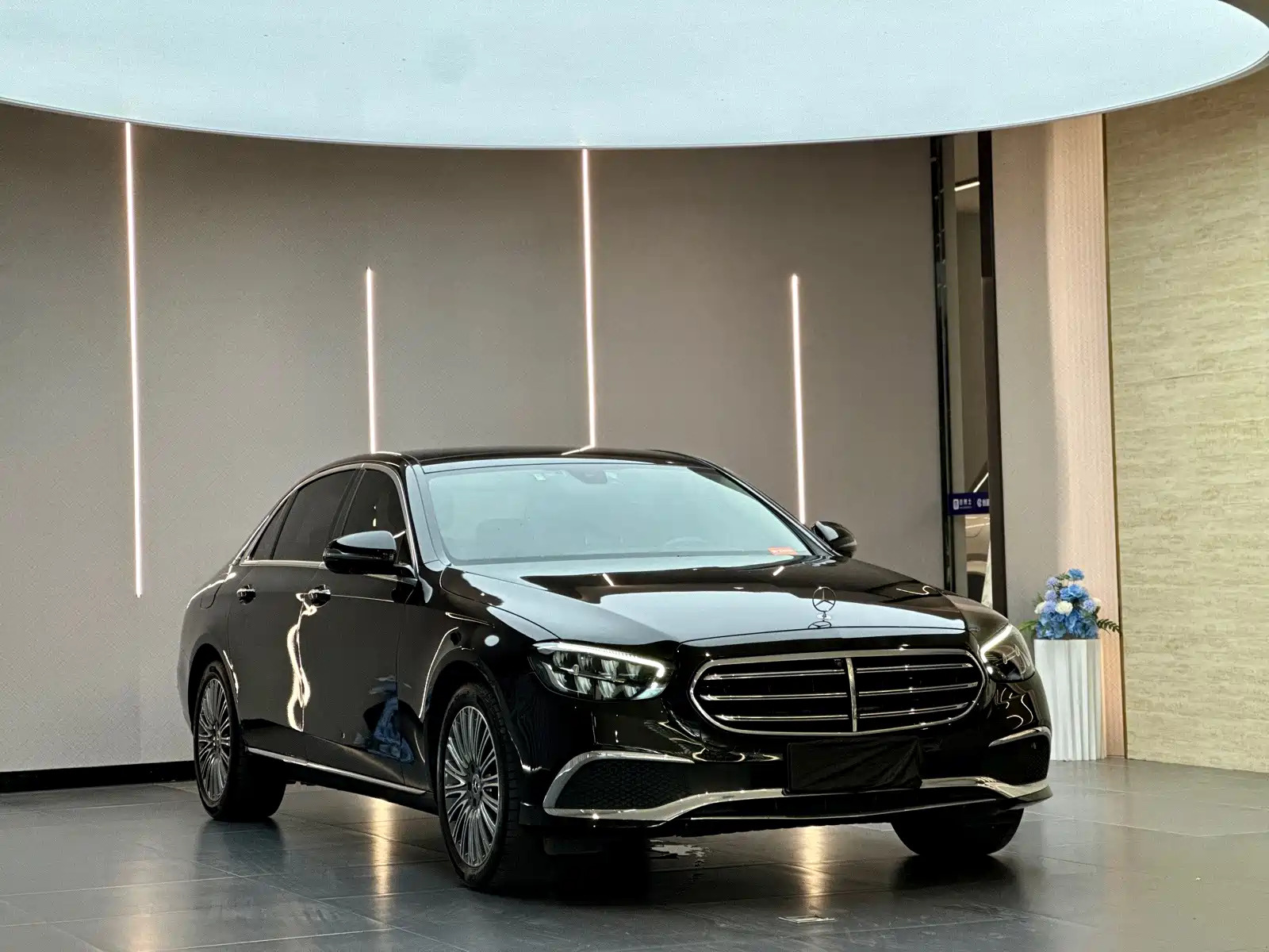 Фото 3 - Mercedes-Benz E-Class
