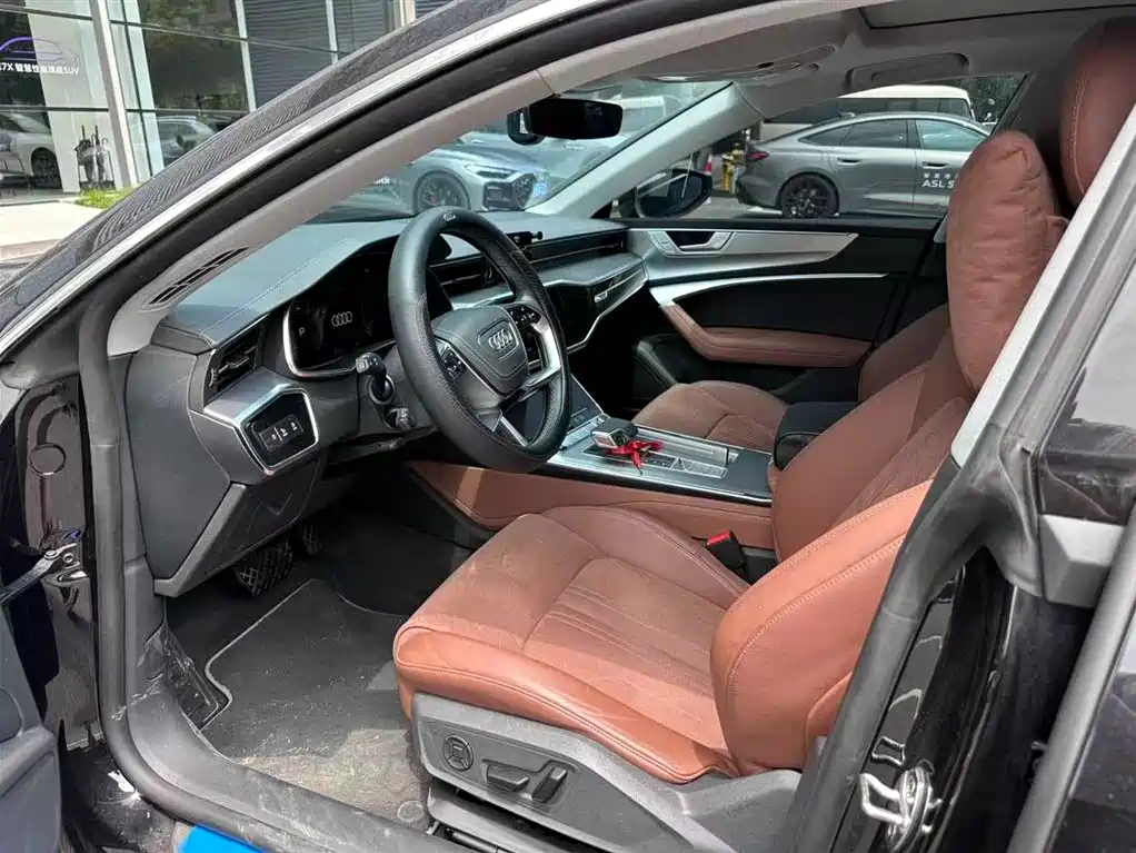 Audi A7L 2025 Model Year 45 TFSI Luxury фото 3