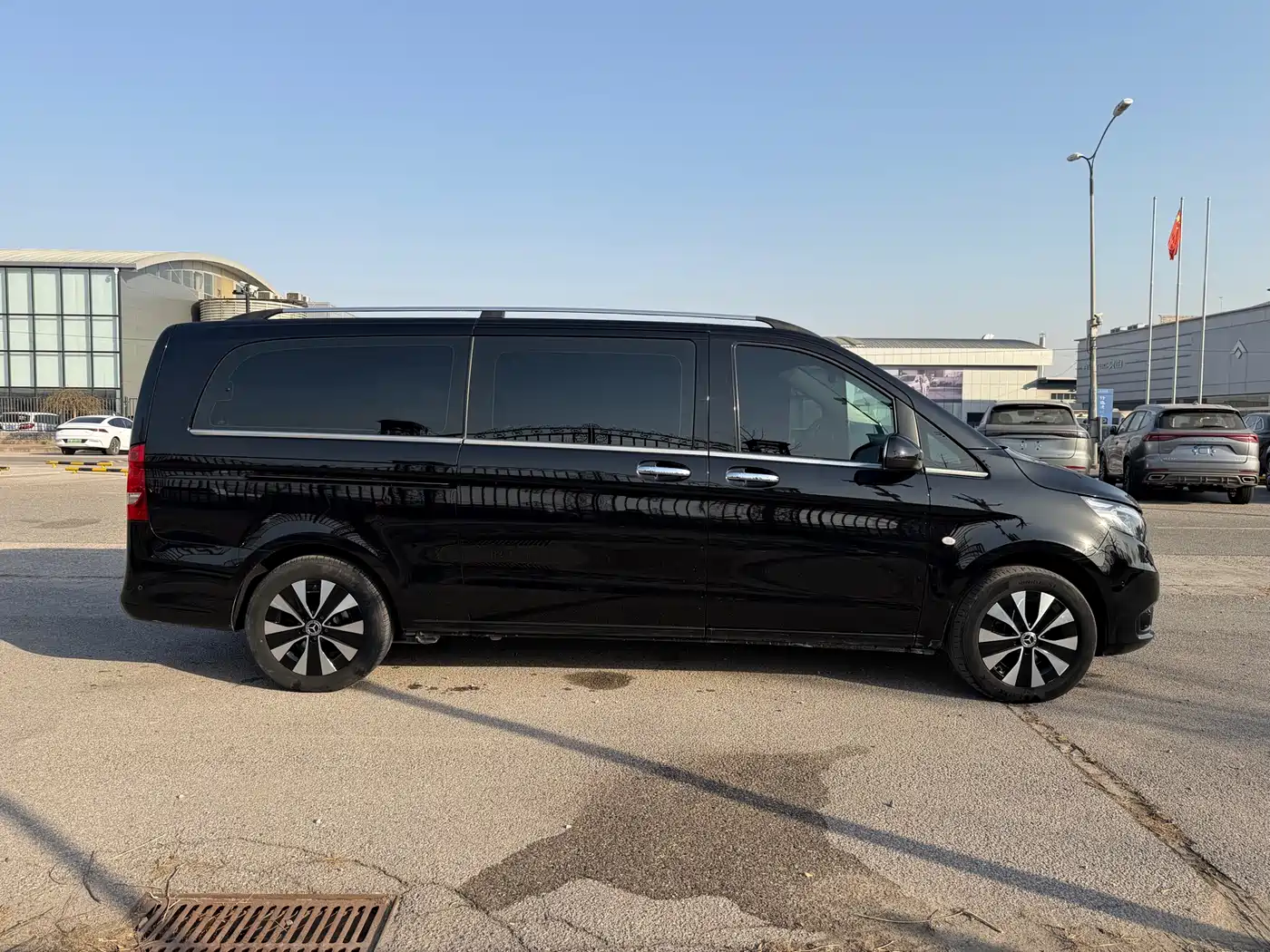 Mercedes-Benz Vito 2023 2.0T Business 7-Seater фото 4