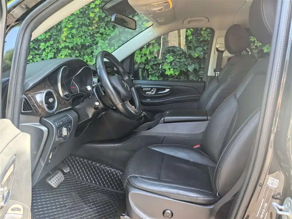 Mercedes-Benz V-Class 2018 V 260 L Premium Long Version China V фото 4