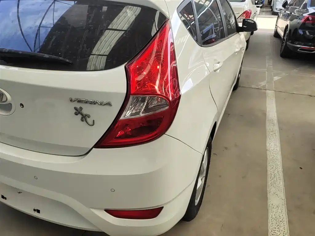 Hyundai Reina 2014 Model 1.4L Automatic GLX фото 8