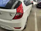 Photo 8 - Hyundai Reina