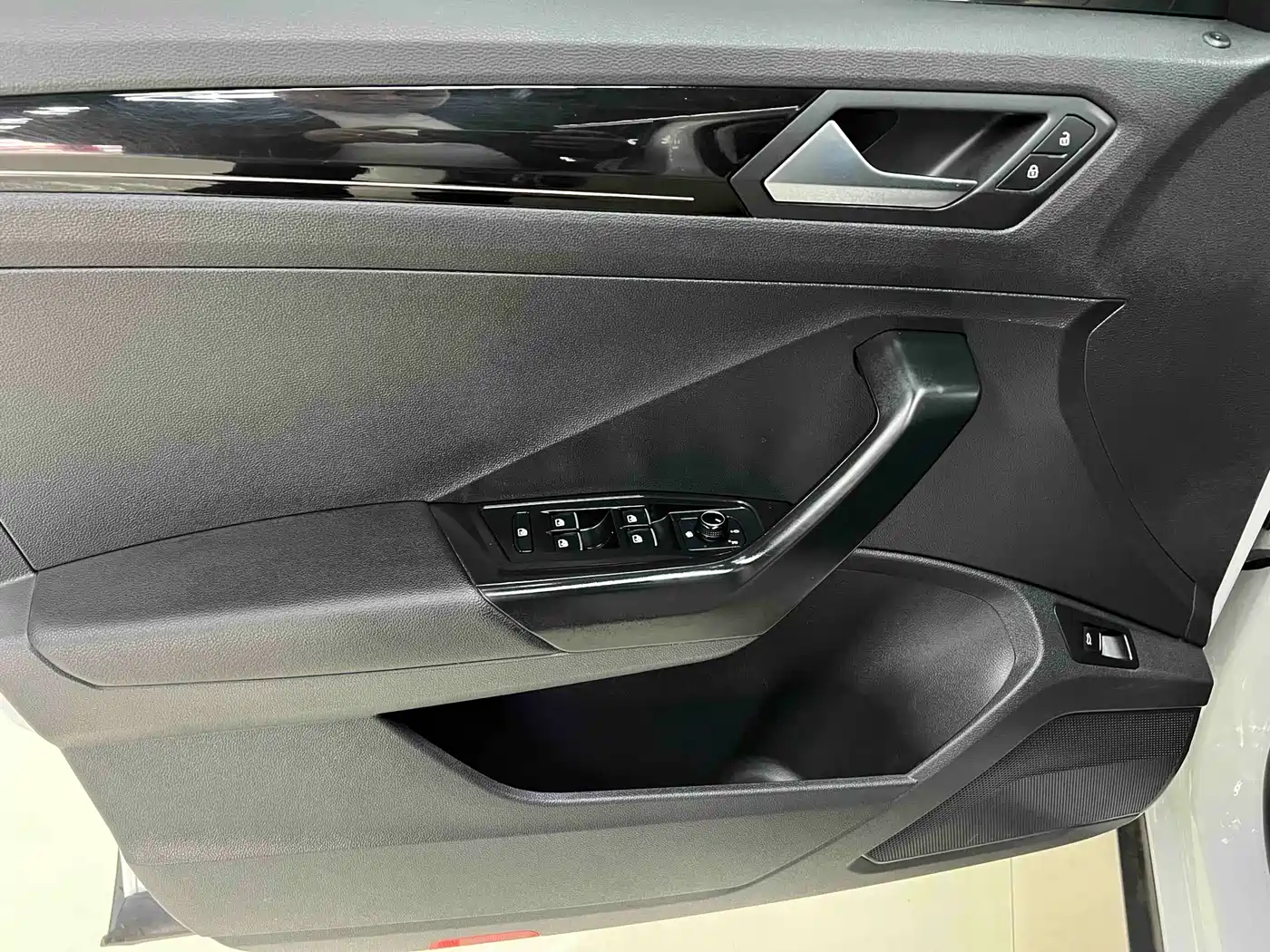 Volkswagen T-ROC 2022 280TSI DSG 2WD Comfort PLUS фото 8