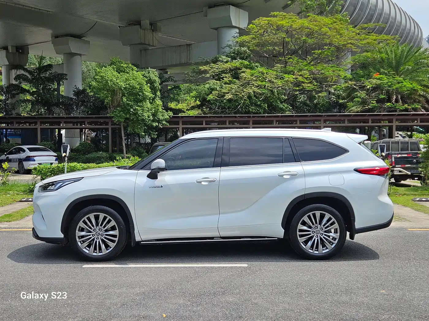 Toyota Highlander 2022 Dual Engine 2.5L 2WD Premium 7-Seater фото 4
