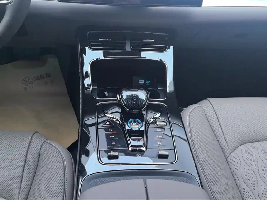 BYD Han 2025 DM-i Smart Driving Edition 125KM Honor фото 16