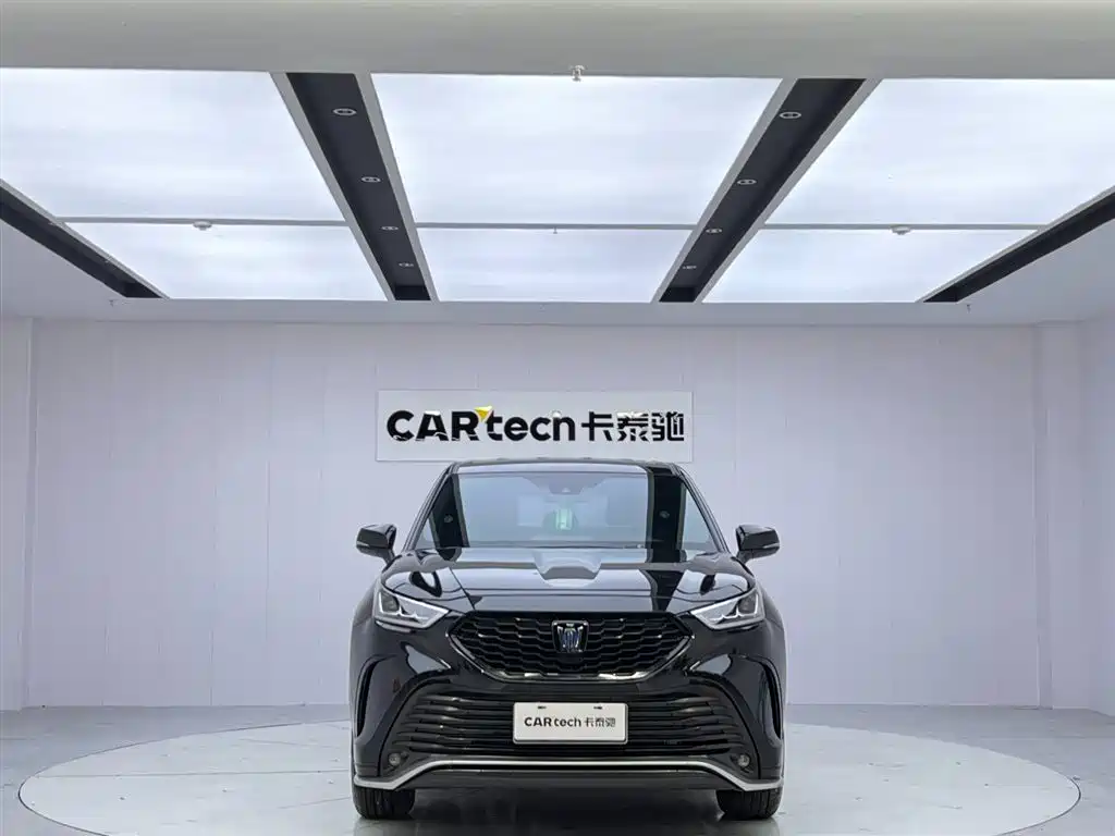 Toyota Crown Kluger 2023 2.5L HEV AWD Elite Edition фото 8