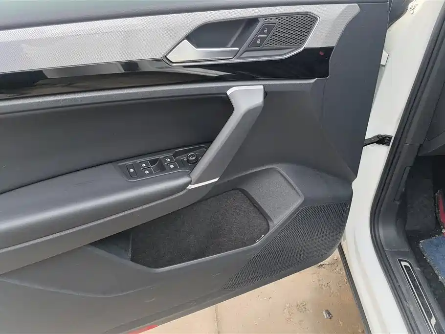 Volkswagen Tayron 2021 330TSI 2WD Luxury Smart Connect Edition фото 7