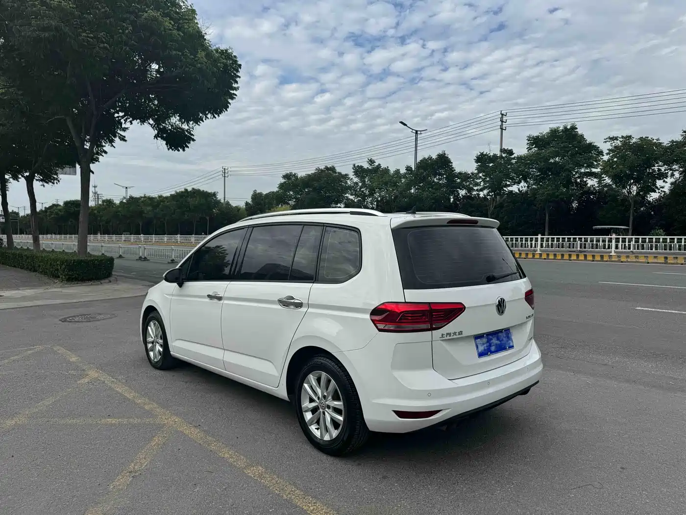 Volkswagen Touran 2016 Touran L 280TSI DSG Elegance фото 3