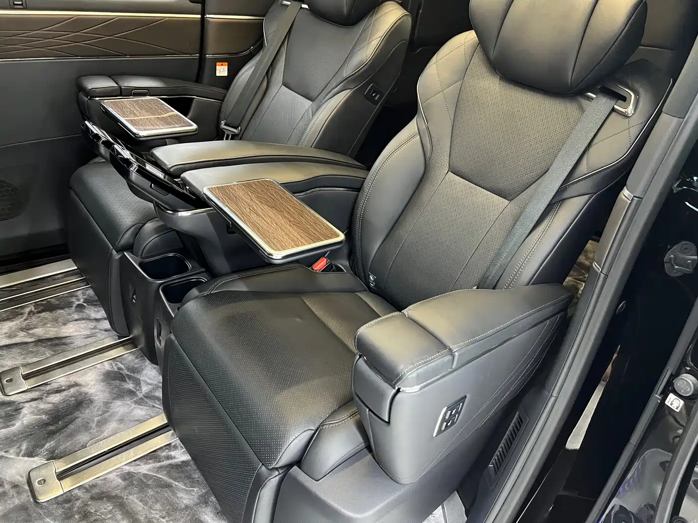 Toyota Vellfire 2024 Crown Hybrid 2.5L Executive Premium Edition фото 12