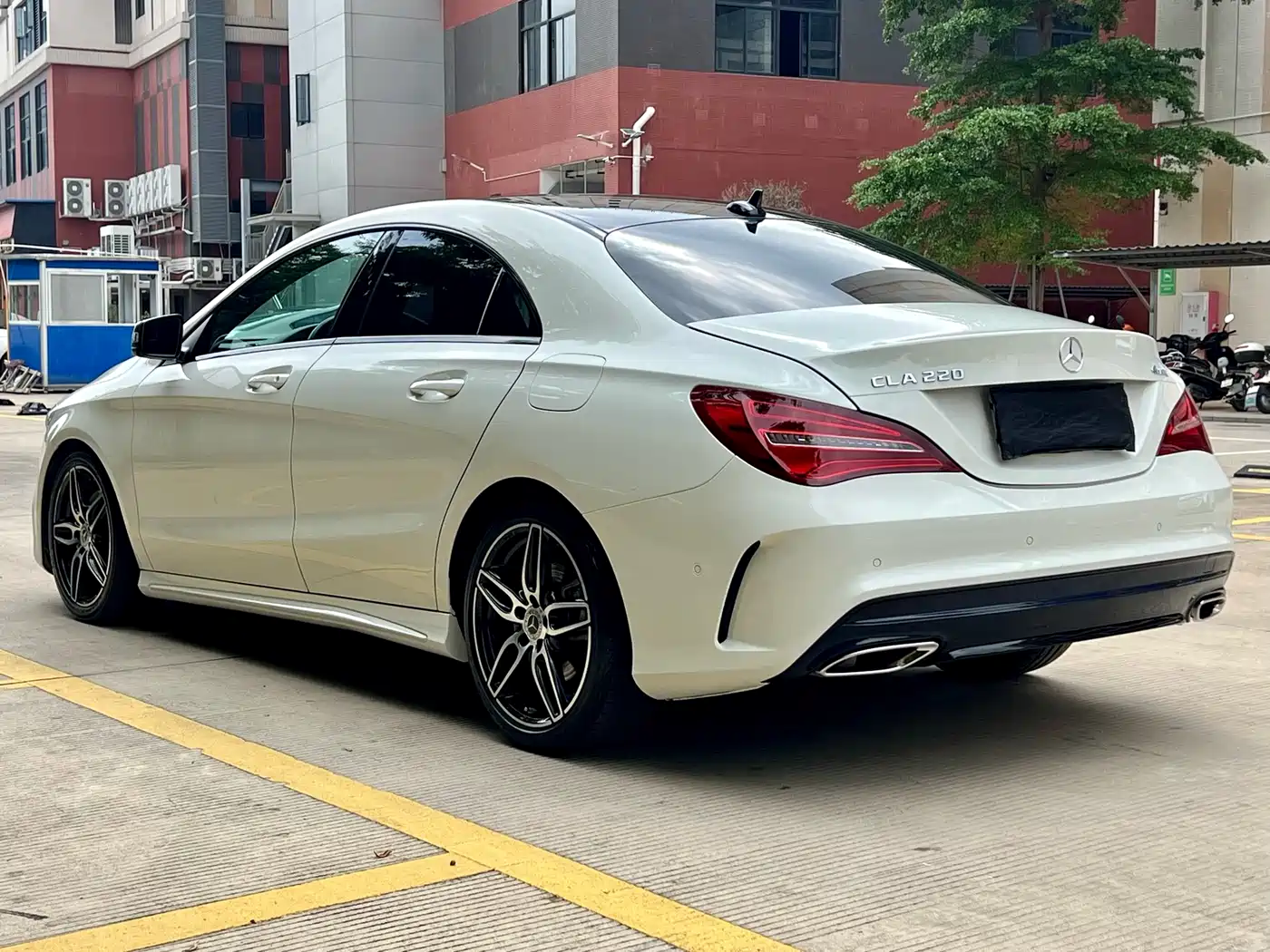 Mercedes-Benz CLA (Import) 2017 CLA 220 4MATIC фото 3