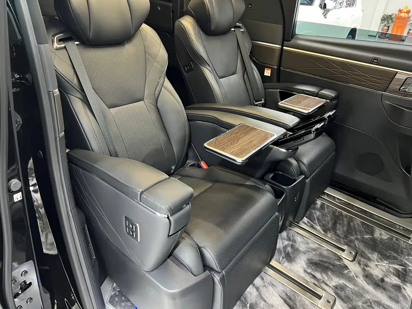 Toyota Vellfire 2024 Crown Hybrid 2.5L Executive Premium Edition фото 14