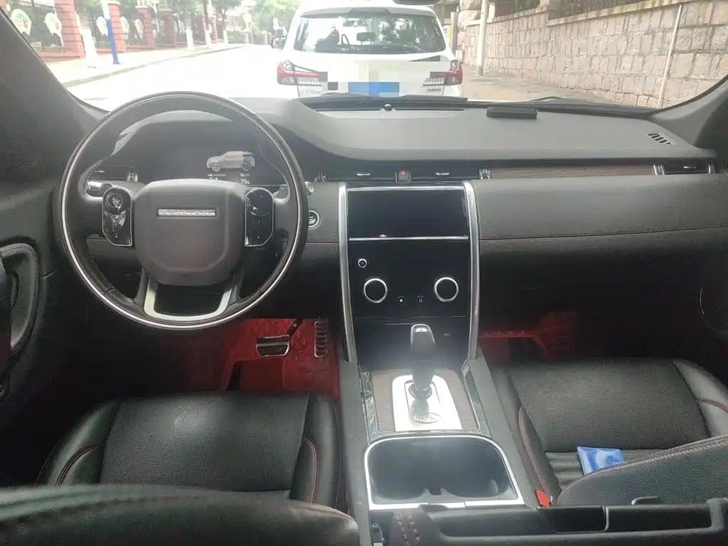 LAND ROVER DISCOVER NEW ENERGY SOURCES FOR SPORTS