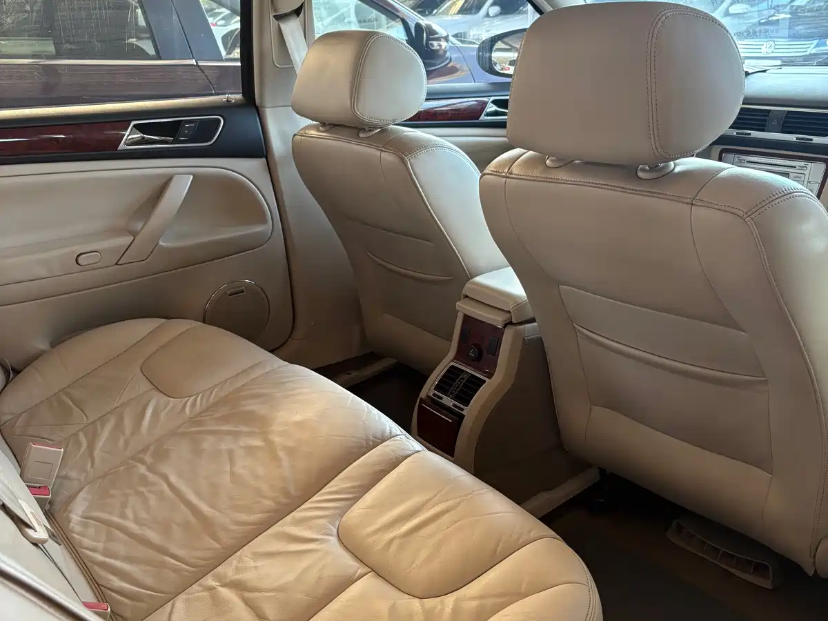 Volkswagen Passat Lingyu 2011 1.8T Automatic Luxury фото 7