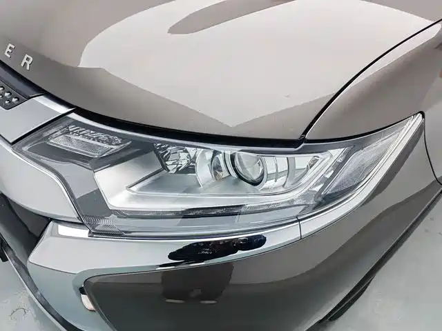 Mitsubishi Outlander 2020 2.0L 2WD Premium 5-seater фото 16