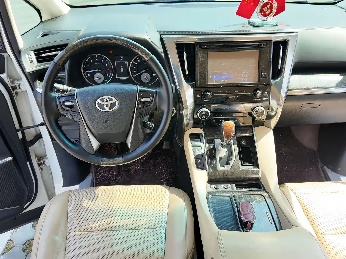 Toyota Alphard 2018 3.5L Premium фото 15