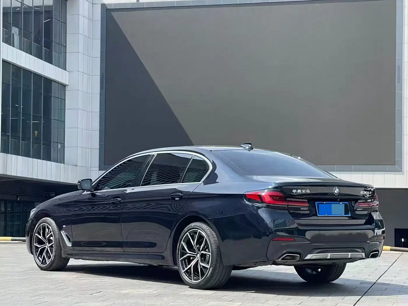 BMW 5 Series 2022 530Li Exclusive M Sport Package фото 9