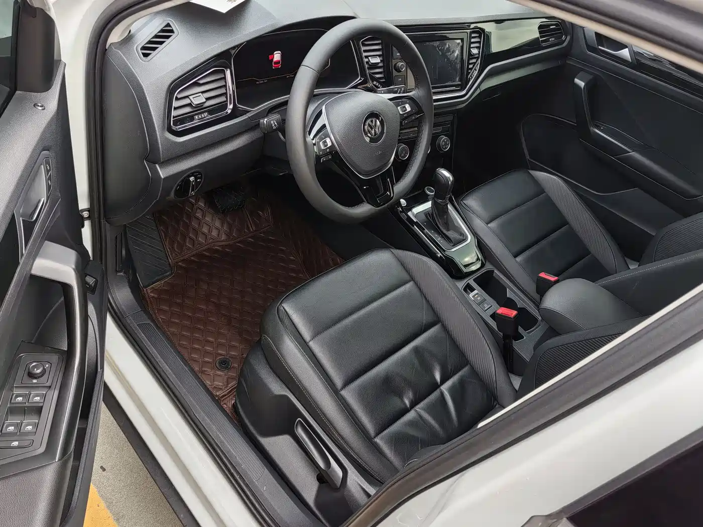 VOLKSWAGEN T ROC EXPLORING SONGS