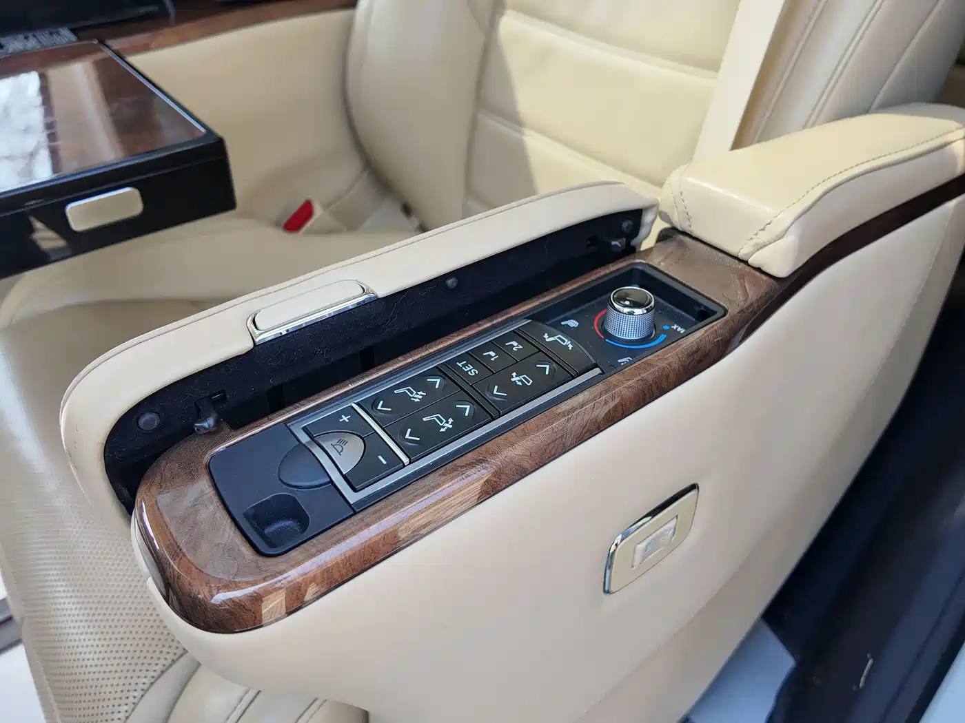 Toyota Alphard 2018 3.5L Premium фото 12