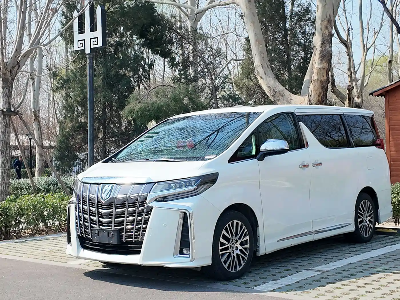 Toyota Alphard 2018 3.5L Premium фото 3