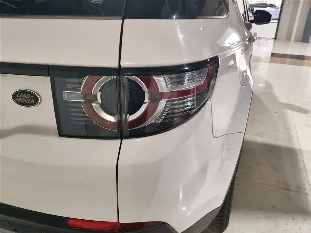 Land Rover Discovery Sport 2018 240PS SE Edition фото 8