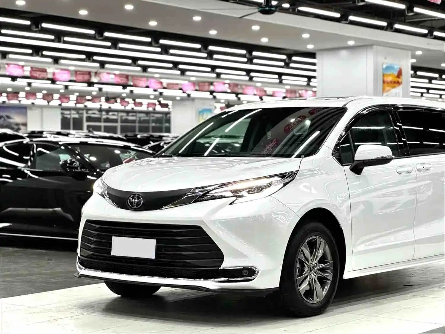 صورة 12 - Toyota Sienna