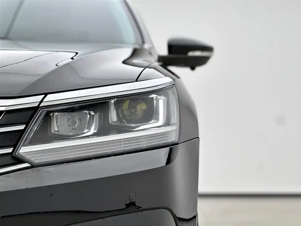 Volkswagen Passat 2017 330TSI DSG Prestige фото 16