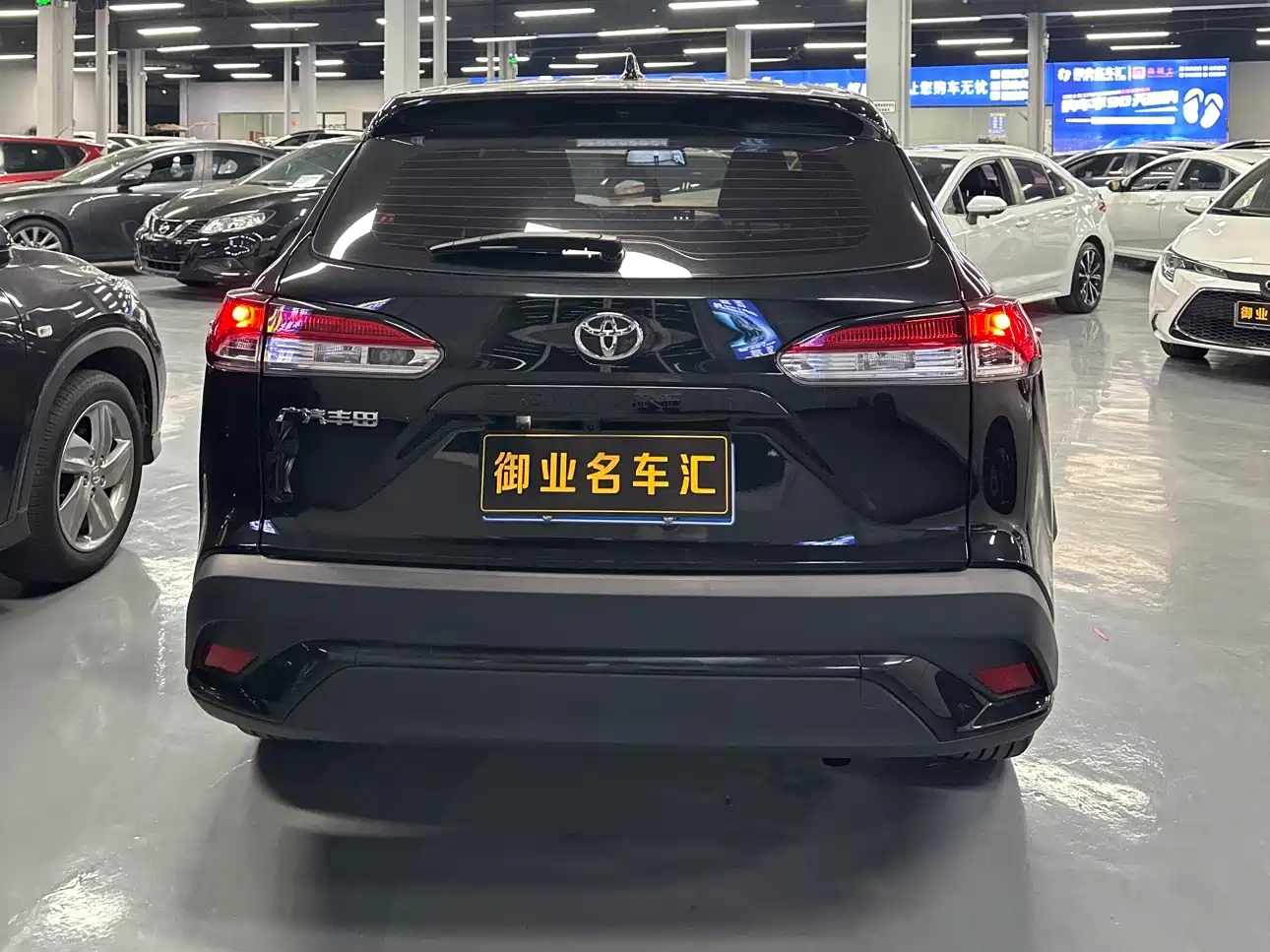 Toyota Frontlander 2023 2.0L CVT Elite Edition фото 6