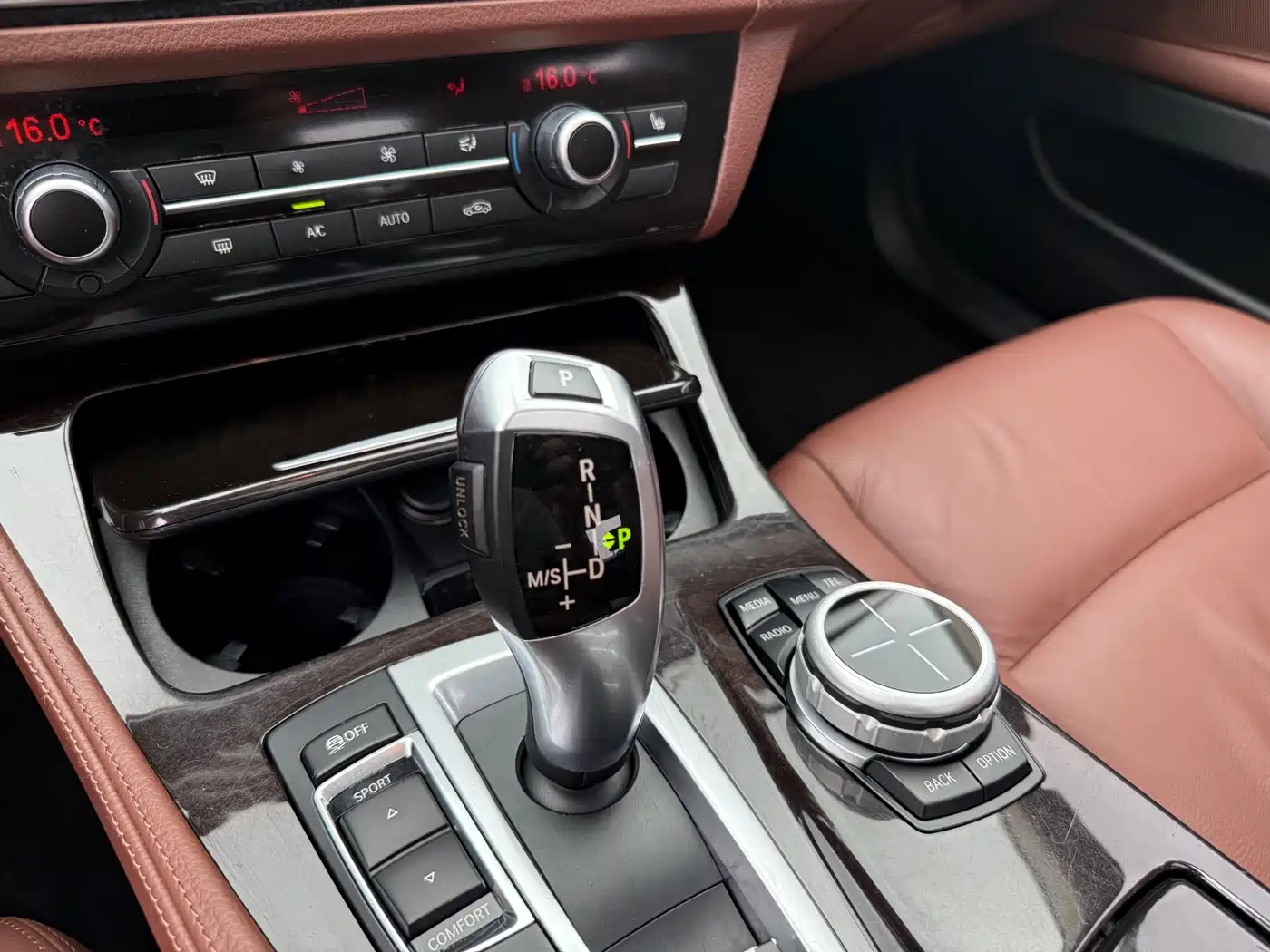 BMW 5 Series 2014 525Li Leading фото 12