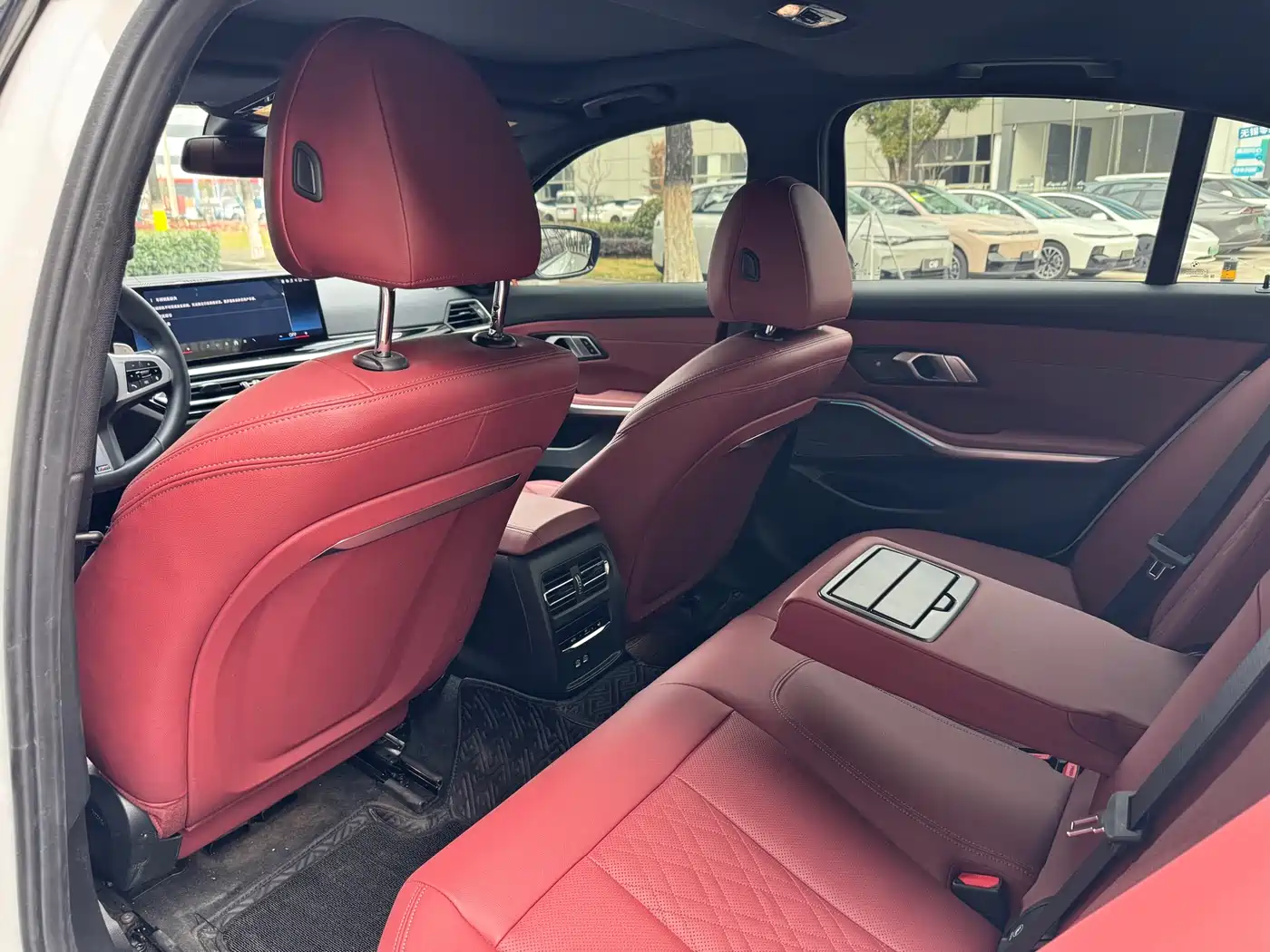 BMW 3 Series 2024 325i M Sport Shadowline Package фото 6
