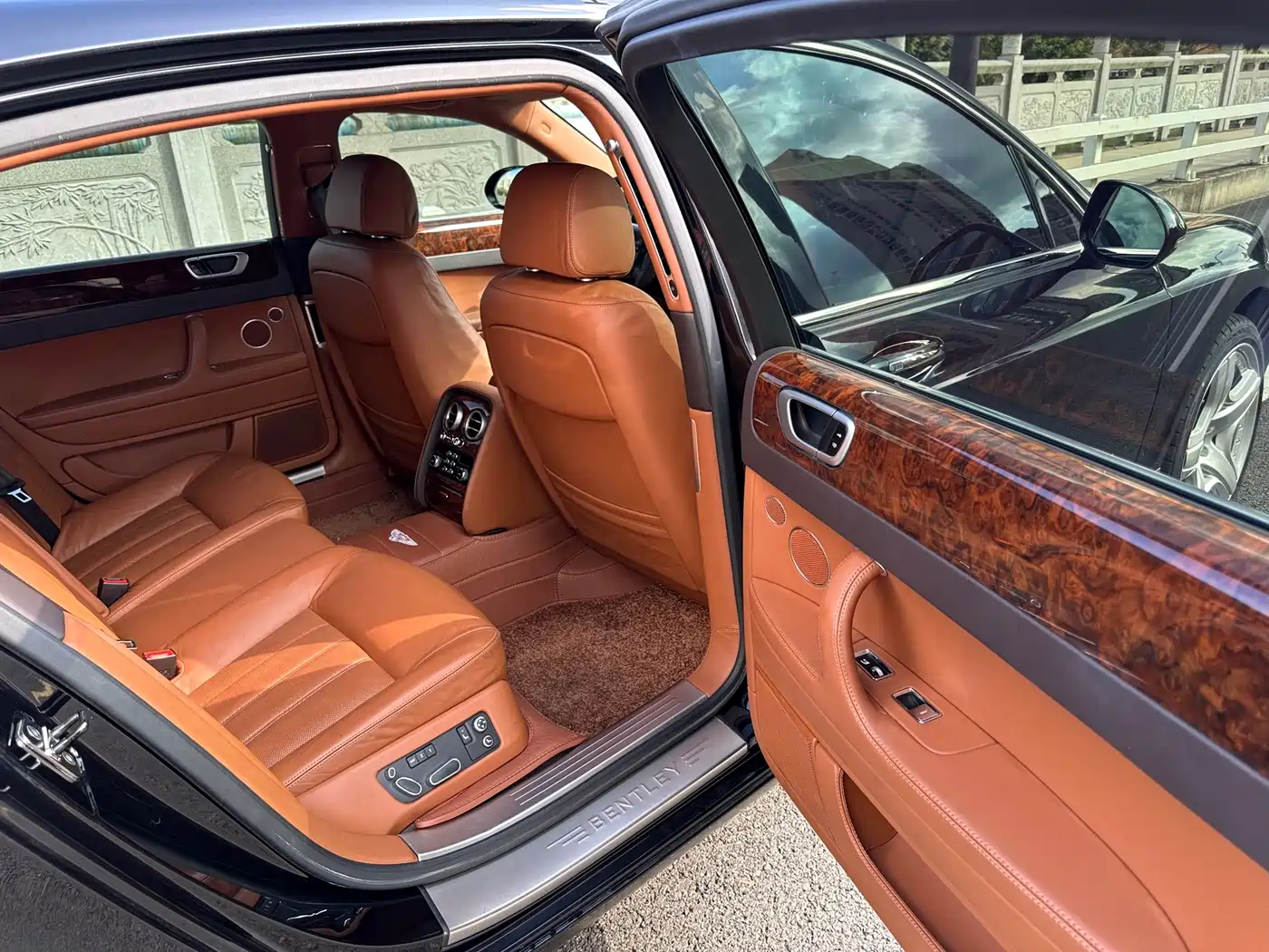 Bentley Flying Spur 2011 2010 6.0T 4-seater Version