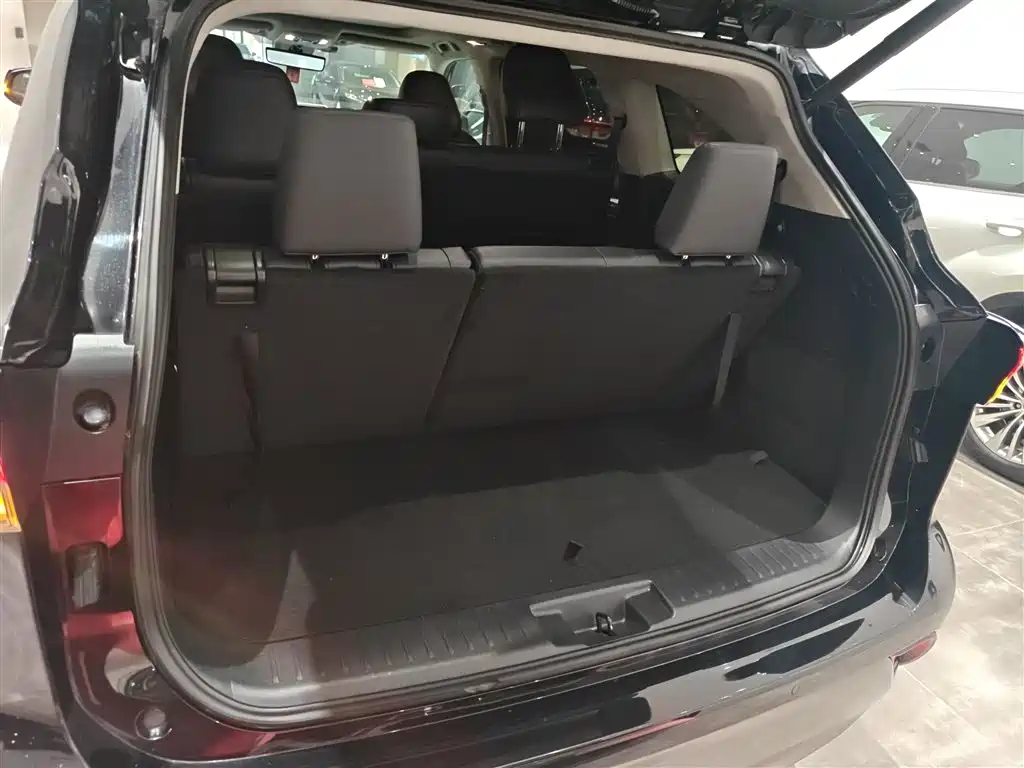 TOYOTA HIGHLANDER