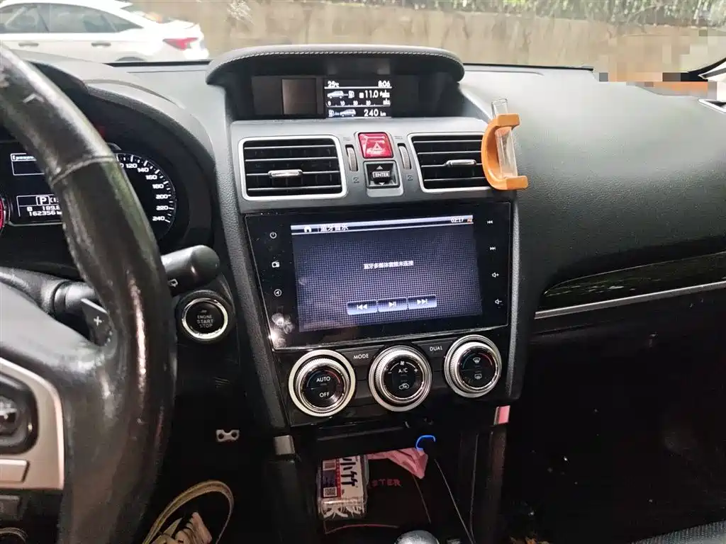 Subaru Forester 2016 2.5i Prestige Navigation Edition фото 14