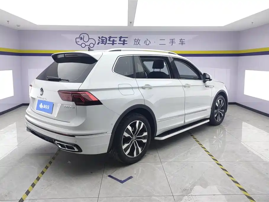 Volkswagen Tiguan L 2024 330TSI Automatic 2WD R-Line Premium Enjoyment Edition фото 3