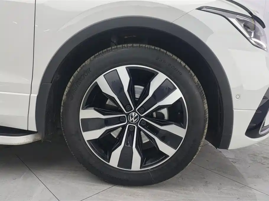 Volkswagen Tiguan L 2024 330TSI Automatic 2WD R-Line Premium Enjoyment Edition фото 6