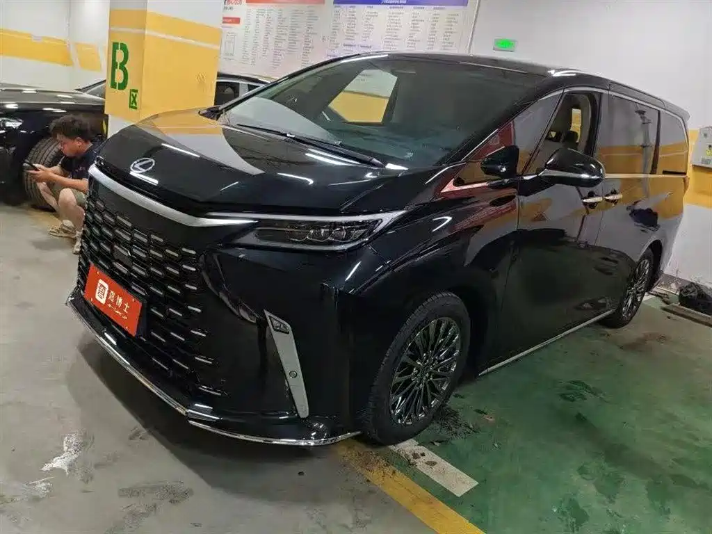 Lexus LM 2025 Model 500h Six-Seater Prestige Edition