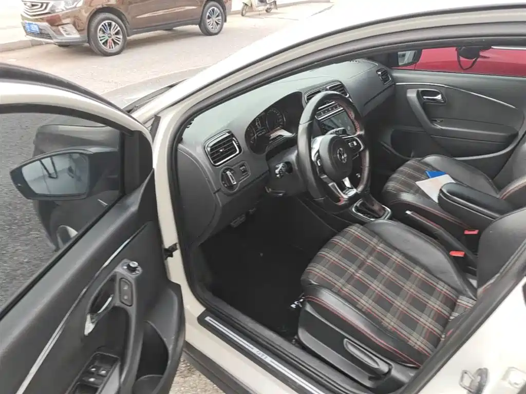 Volkswagen Polo 2015 Model 1.4TSI GTI фото 16