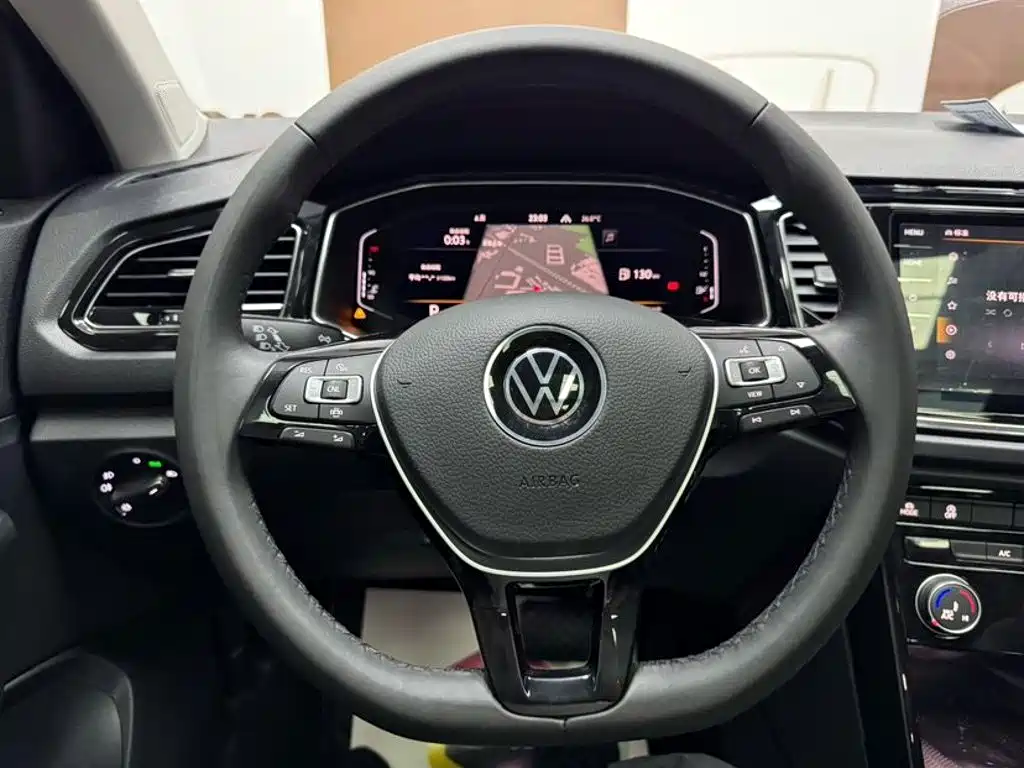 صورة 11 - Volkswagen T-ROC