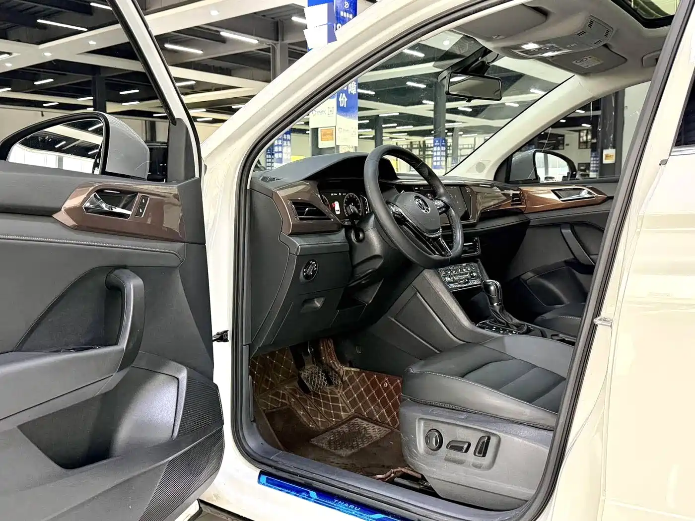 Volkswagen Tharu 2022 280TSI FWD Luxury Edition фото 4