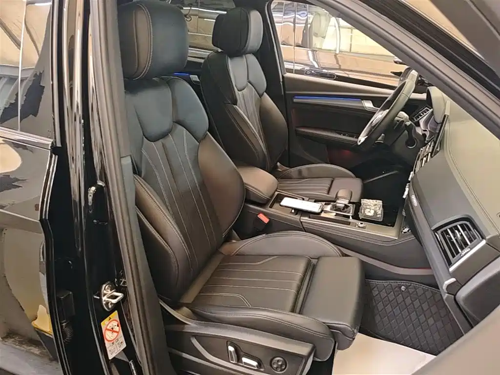 Audi Q5L 2024 Model 40 TFSI Luxury Dynamic фото 25