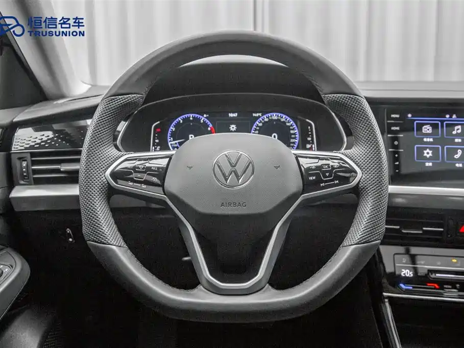 Volkswagen Passat 2024 380TSI Luxury фото 17