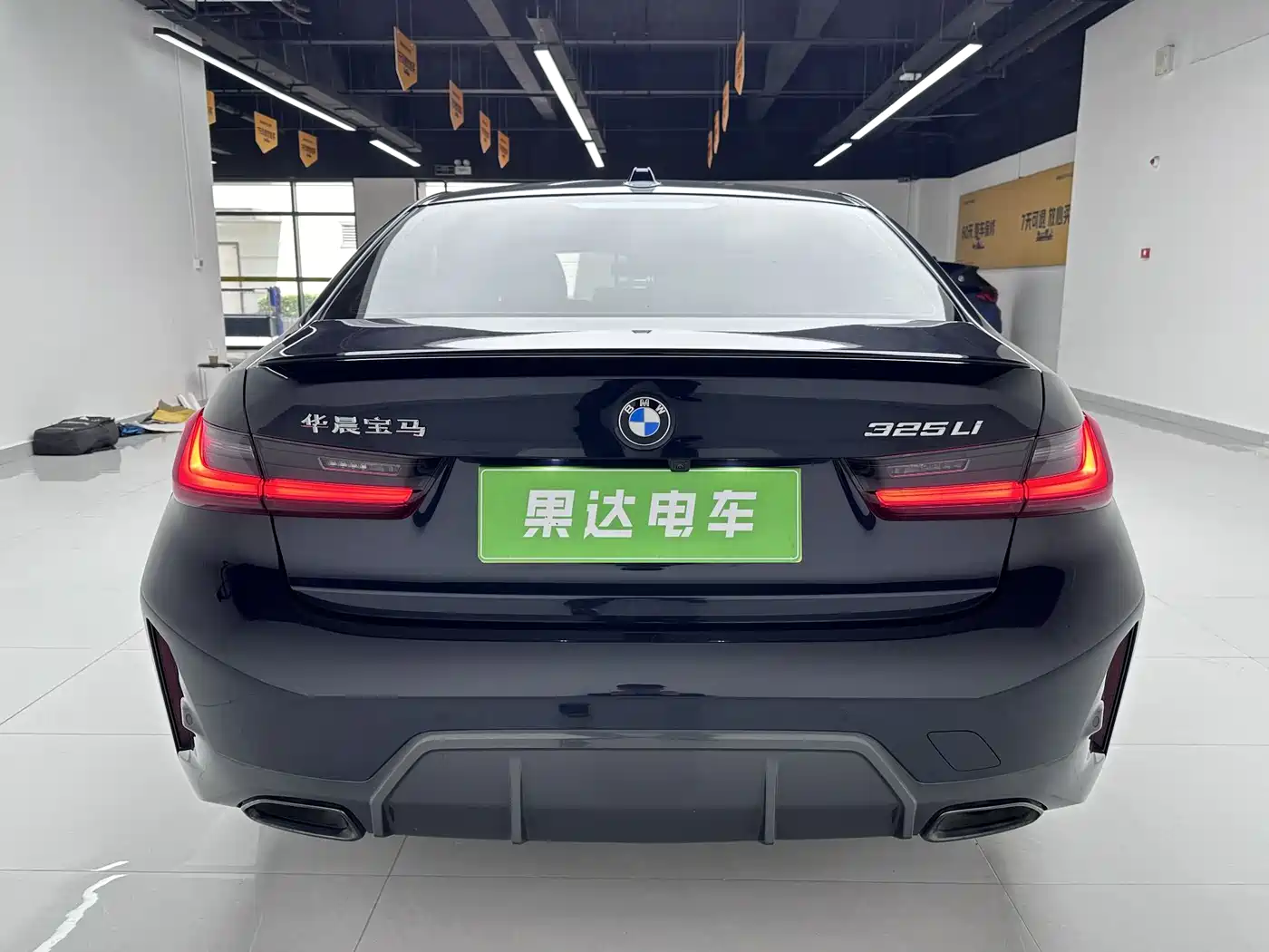 BMW 3 Series 2023 325Li M Sport Black Night Package фото 8