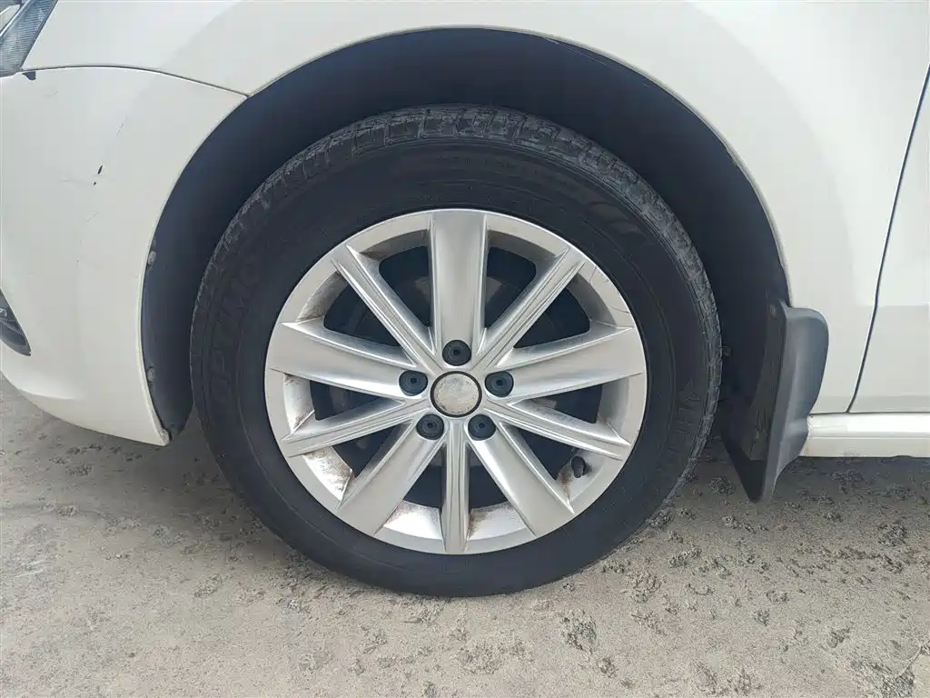 Volkswagen Polo 2014 1.4L Automatic Comfort Edition фото 29