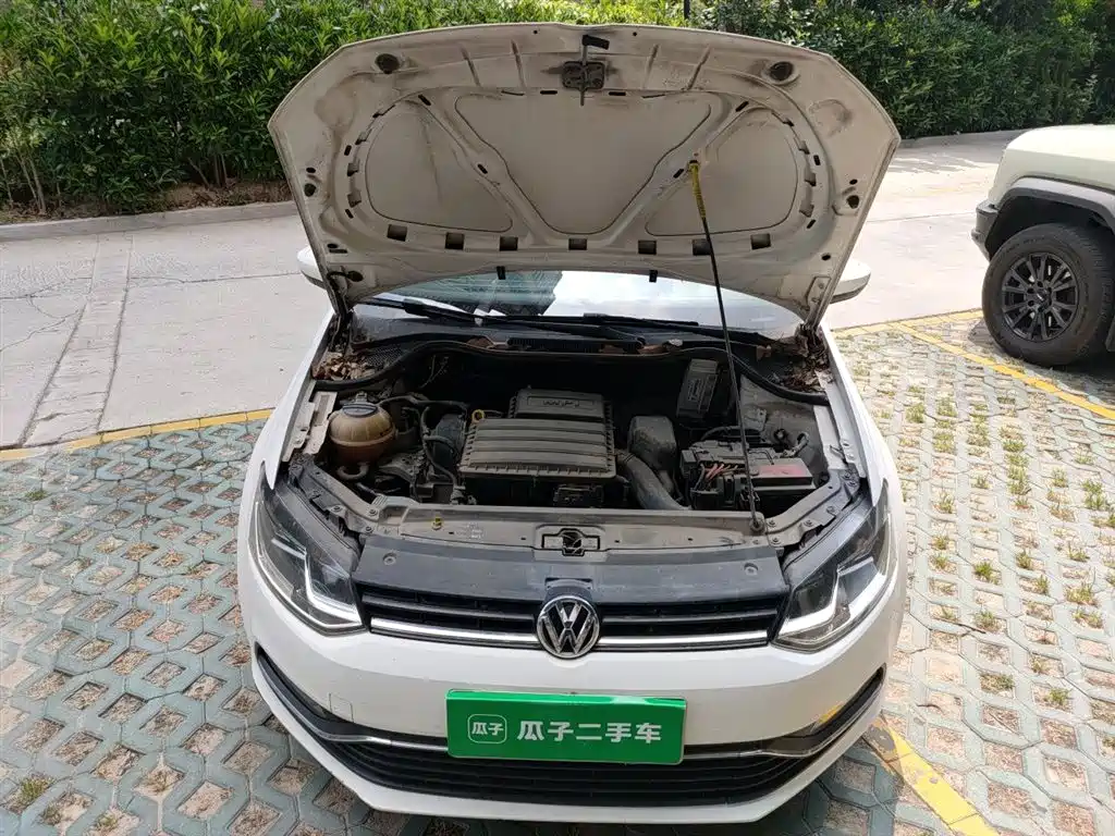 Volkswagen Polo 2014 1.4L Automatic Comfort Edition фото 16
