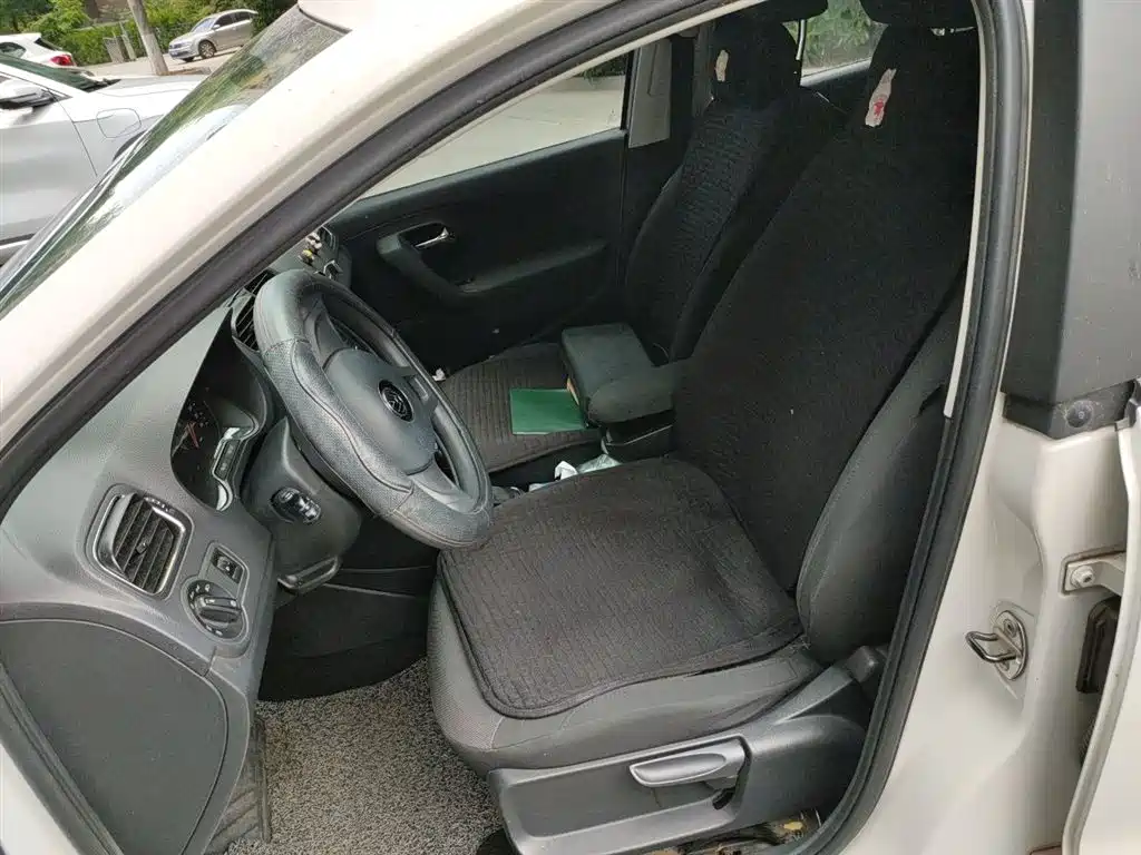 Volkswagen Polo 2014 1.4L Automatic Comfort Edition фото 11