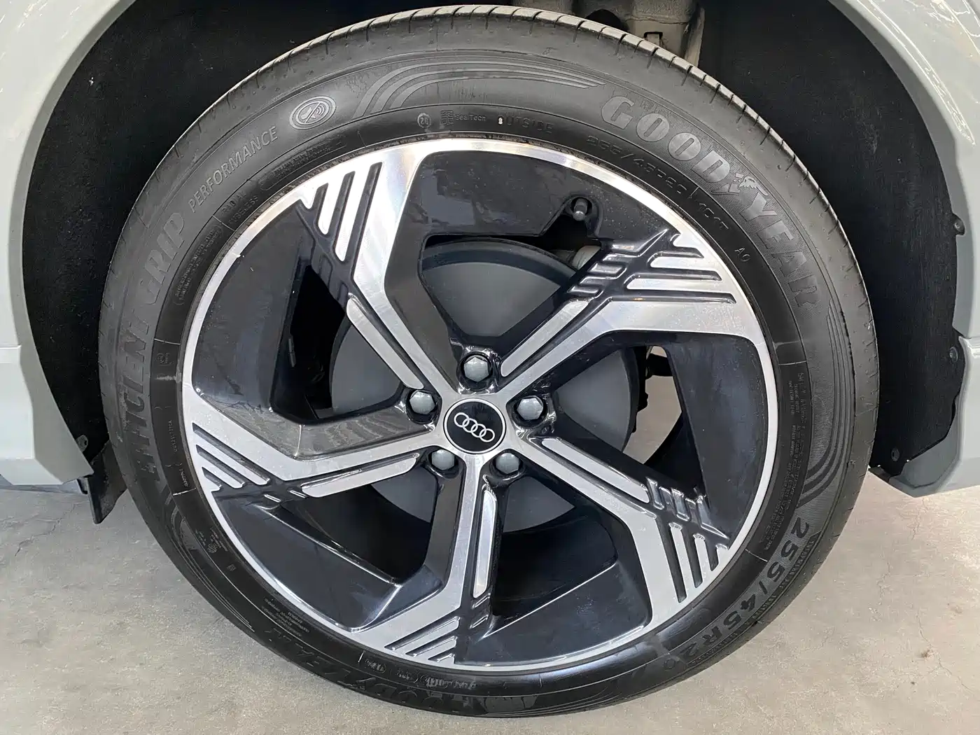 Audi Q4 e-tron 2024 40 e-tron Creation Edition фото 17
