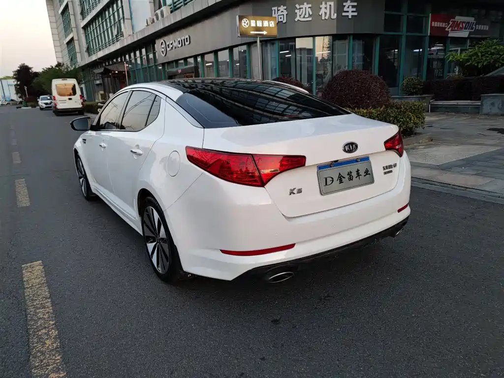 Kia K5 2012 2.0L Automatic DLX фото 13