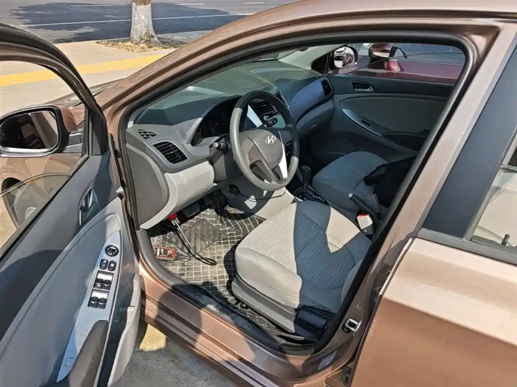 Hyundai Verna 2016 1.4L Automatic Smart GLS фото 15