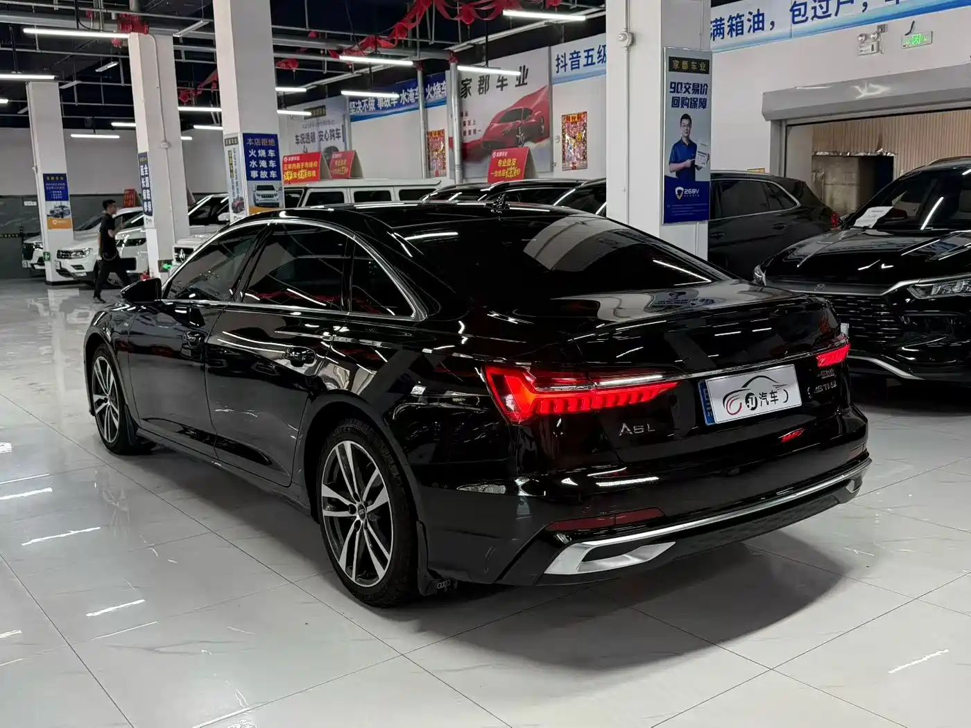 Фото 6 - Audi A6L