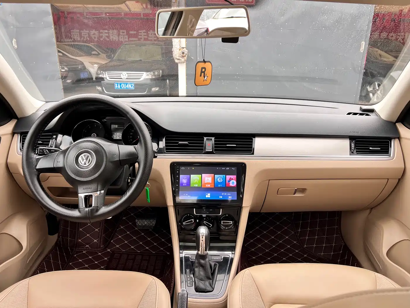 Volkswagen Bora 2014 1.6L Automatic Luxury Edition фото 16