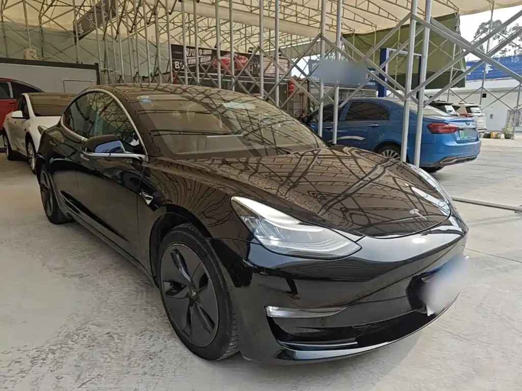 Фото 4 - Tesla Model 3